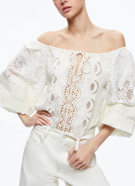 1240046 Off Shoulder Embroidery Top