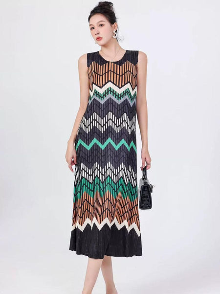 N240009 Printed Sleeveless Pleated Dress *Black