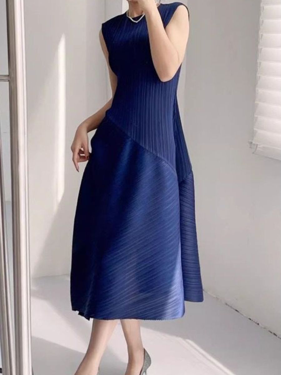 N240001 Round Neck Sleeveless Pleated Dress *Last Piece