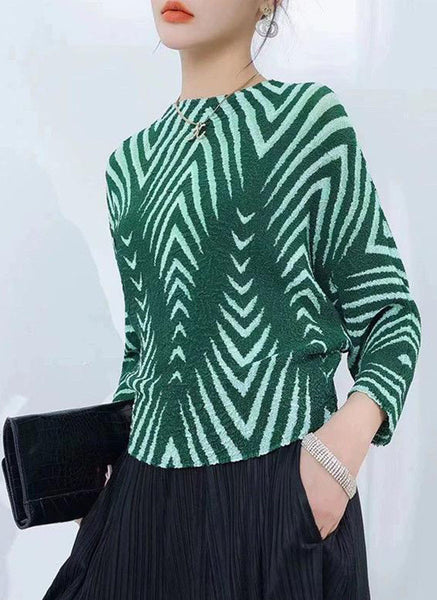 4240042 Line Printed Pleated Top *Green