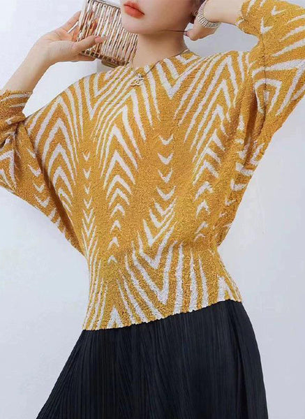 4240042 Line Printed Pleated Top *Yellow