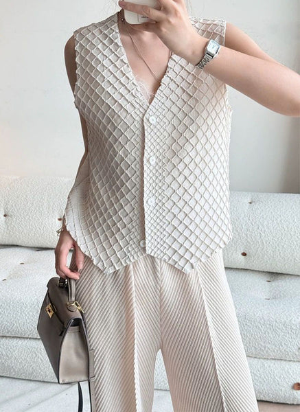 4250019 Sleeveless Pleated Vest Top