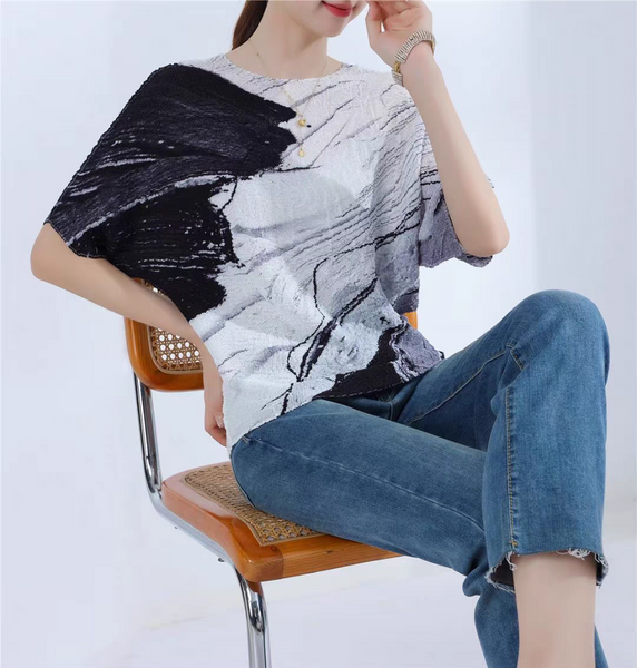 5240033 Printed Pleated Top *White *Backorder