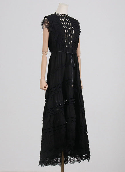 6230010 Sleeveless Eyelet Trimmed Dress *Black