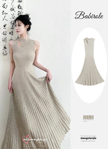 8240040 Knitted Round Neck Sleeveless Dress *Beige