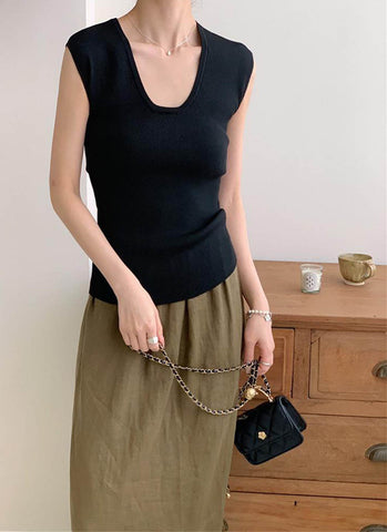 O240012 U-Neck Sleeveless Knitted Top *Black