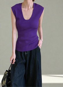 O240012 U-Neck Sleeveless Knitted Top *Last Piece