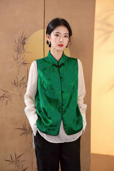 1240068 Mandarin Collar Silk Embroidered Top